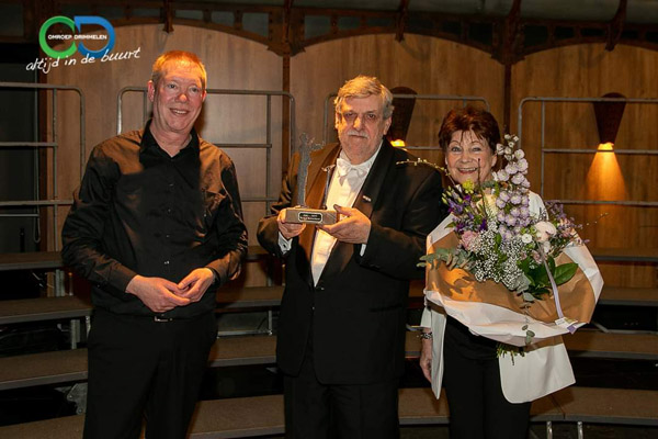 Oud-dirigent Peter Ligthart en nieuwe dirigent Niels Loose